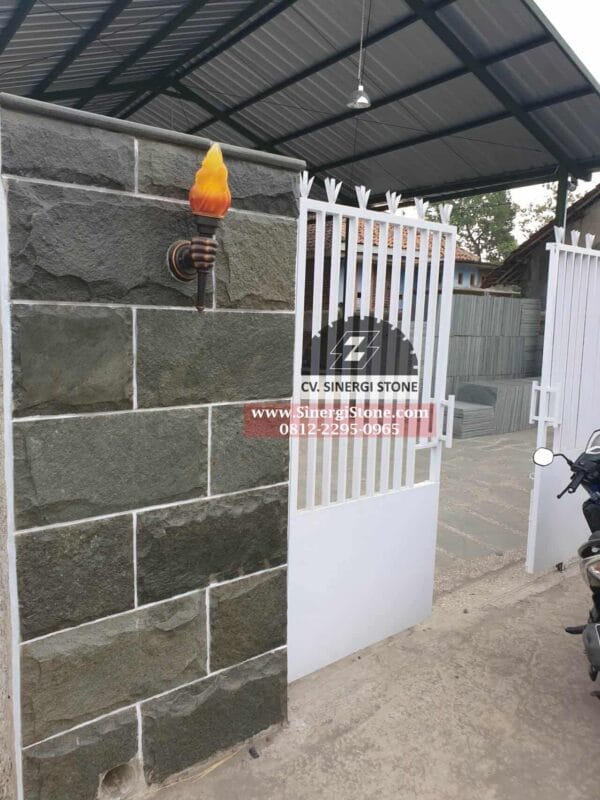 batu andesit rata alam digunakan untuk dinding pagar