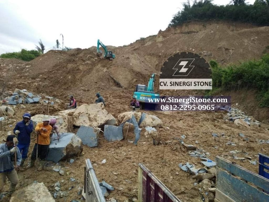 perusahaan tambang batu andesit foto proses galian bahan baku batu andesit menggunakan escavator