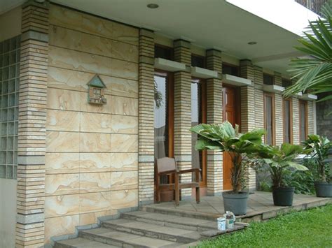 tips desain batu alam dinding eksterior rumah batu