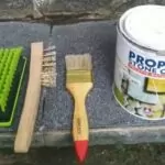 alat, bahan dan cara membersihkan batu alam dari lumut sebelum dipernis agar terlihat mengkilap