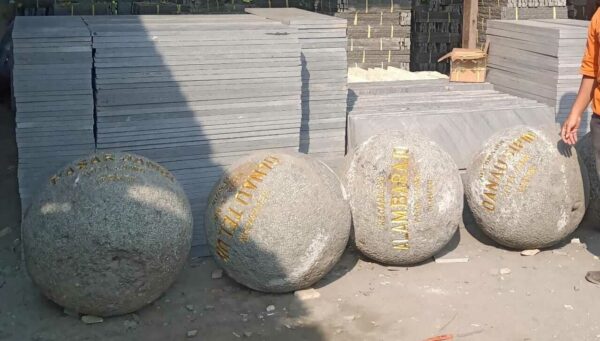 bollard batu alam andesit bentuk bola